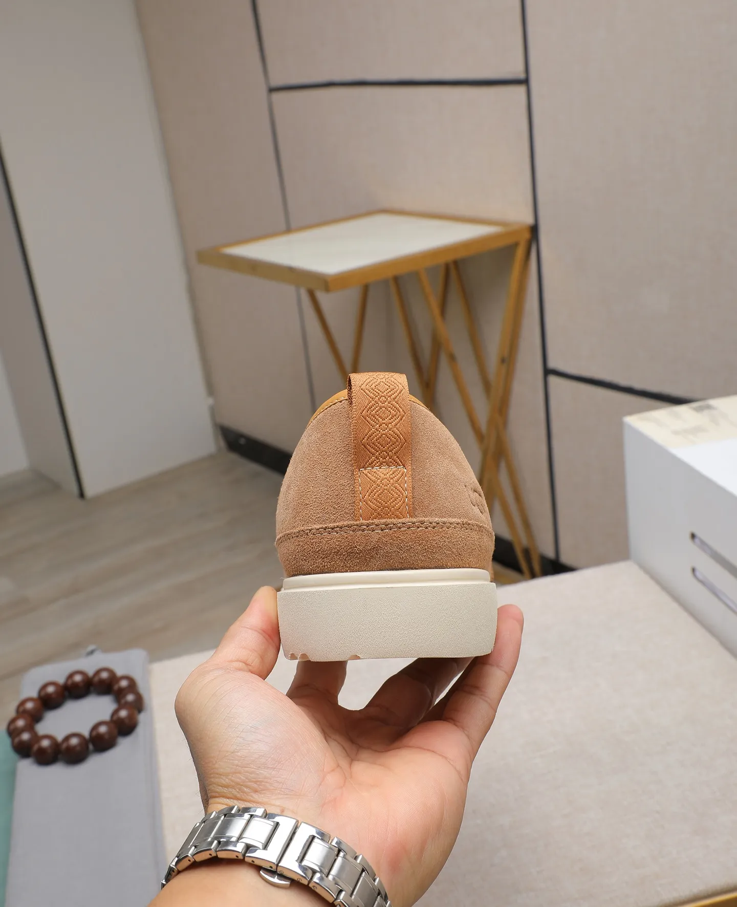 Men's men's shoes 💰560 (full genuine wool lining, 10% off for fake ones) Please note the quality of the original order and compare the thickness of the wool 🏮🏮 Popular UGG men's shoes from Australia's warm luxury brand, the official website is synchronized, Beckham men's style..., made of imported top-layer waxed cowhide, waxed toe box, Australian real wool velvet lining Carefully sewn...Imported rubber Martin boots outsole (comfortable, soft, wear-resistant) The quality is really great...Exquisite workmanship, you can't put it down at first sight, size 39-44 (38 45 custom-made)